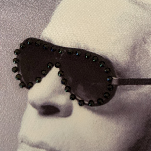 NWT white & Black Tee Top Satin Appliqué Icon Karl Lagerfeld Black Embellishment - Picture 7 of 16